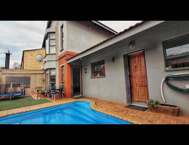 3 BEDROOM TOWNHOUSE FOR SALE IN UNIVERSITAS
